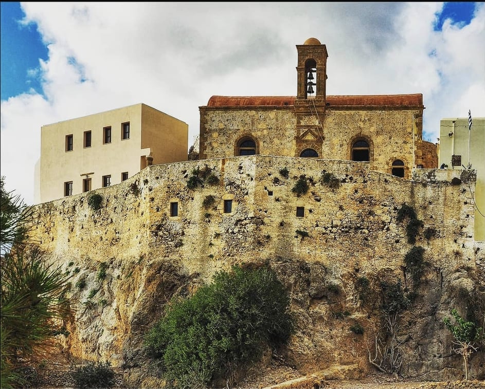 chrysoskalitisa monastery, on 35m-rock building